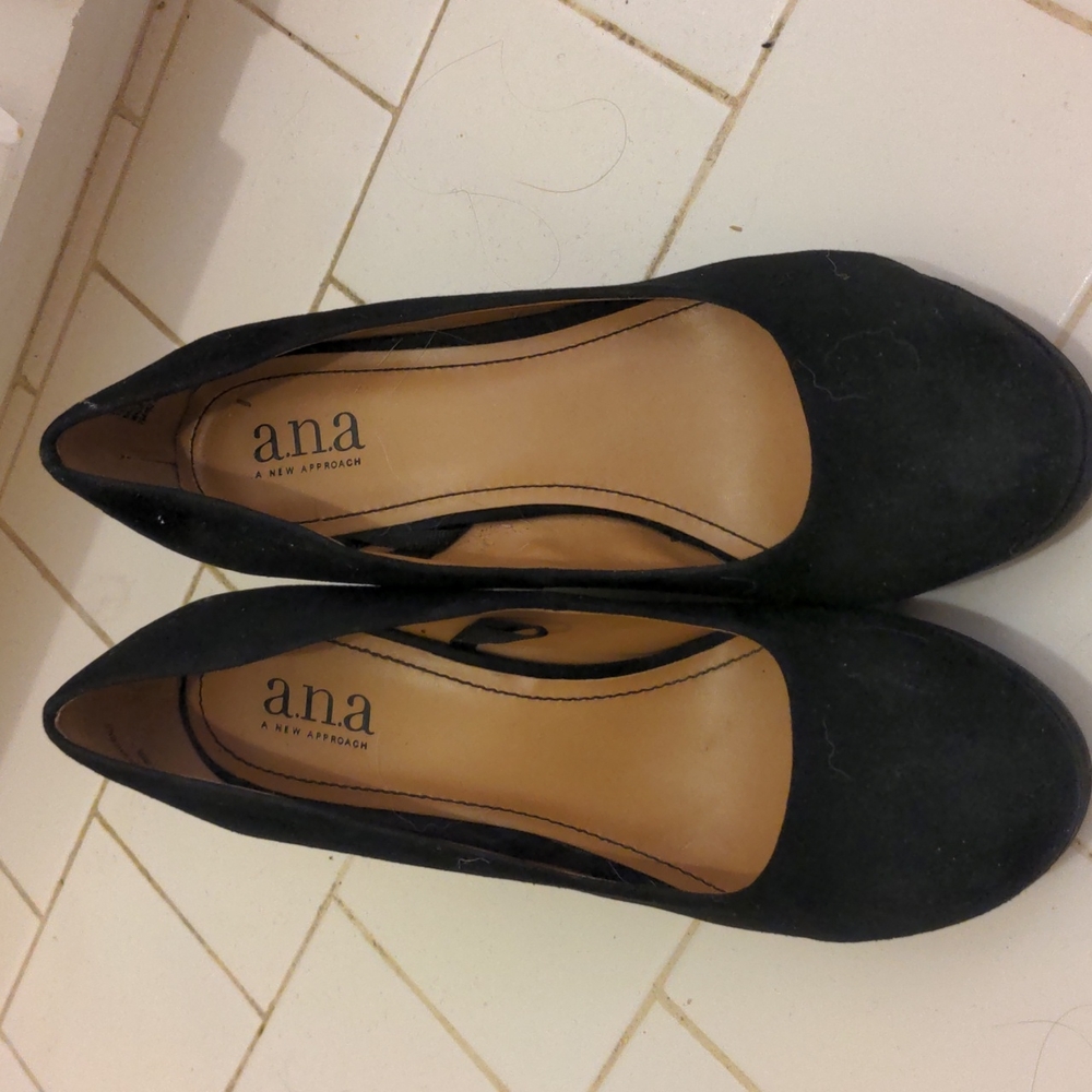Like new wedge shoes
